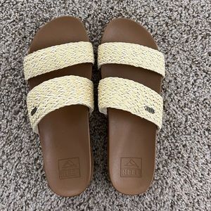 Women’s size 8 reef sandals